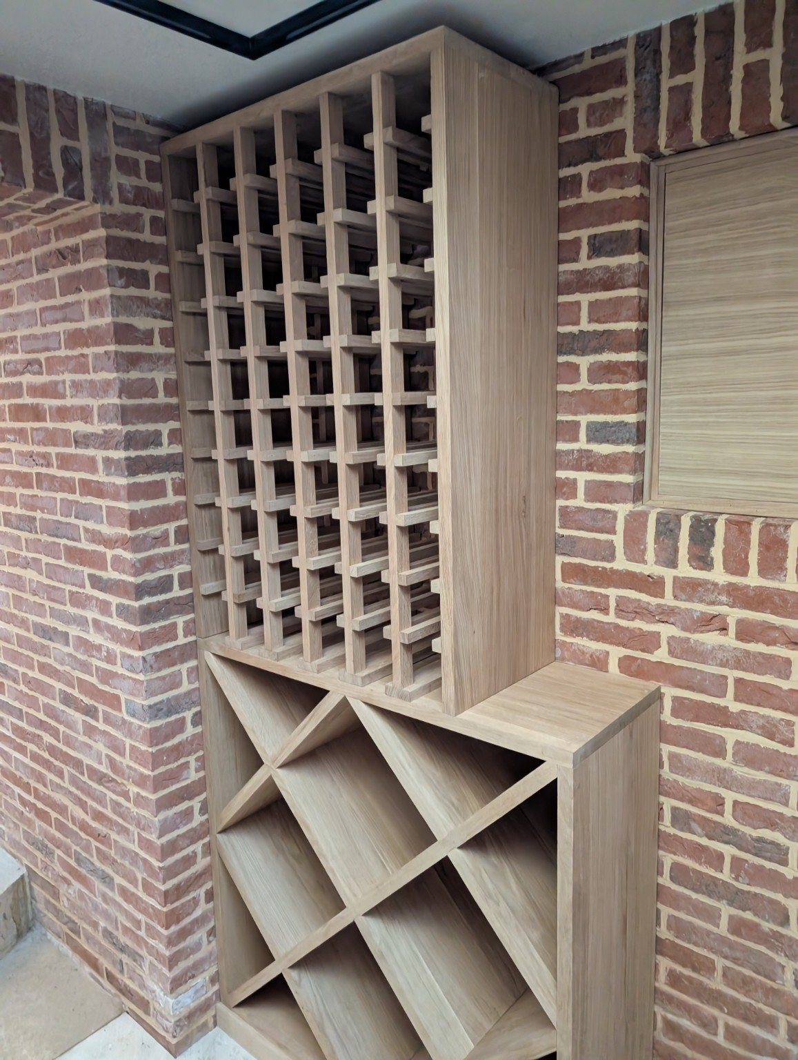 Cave à vin artisanale en bois massif