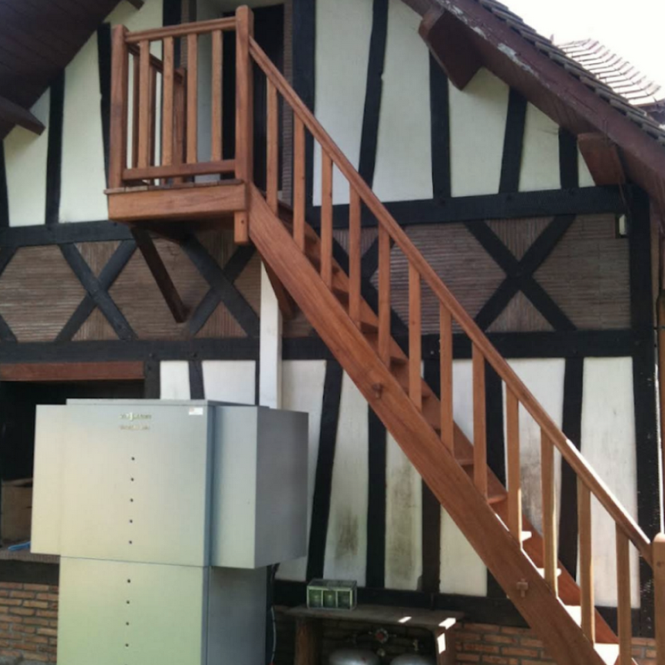 Escalier bois massif sur mesure sur Fécamp -Menuiserie Vimard