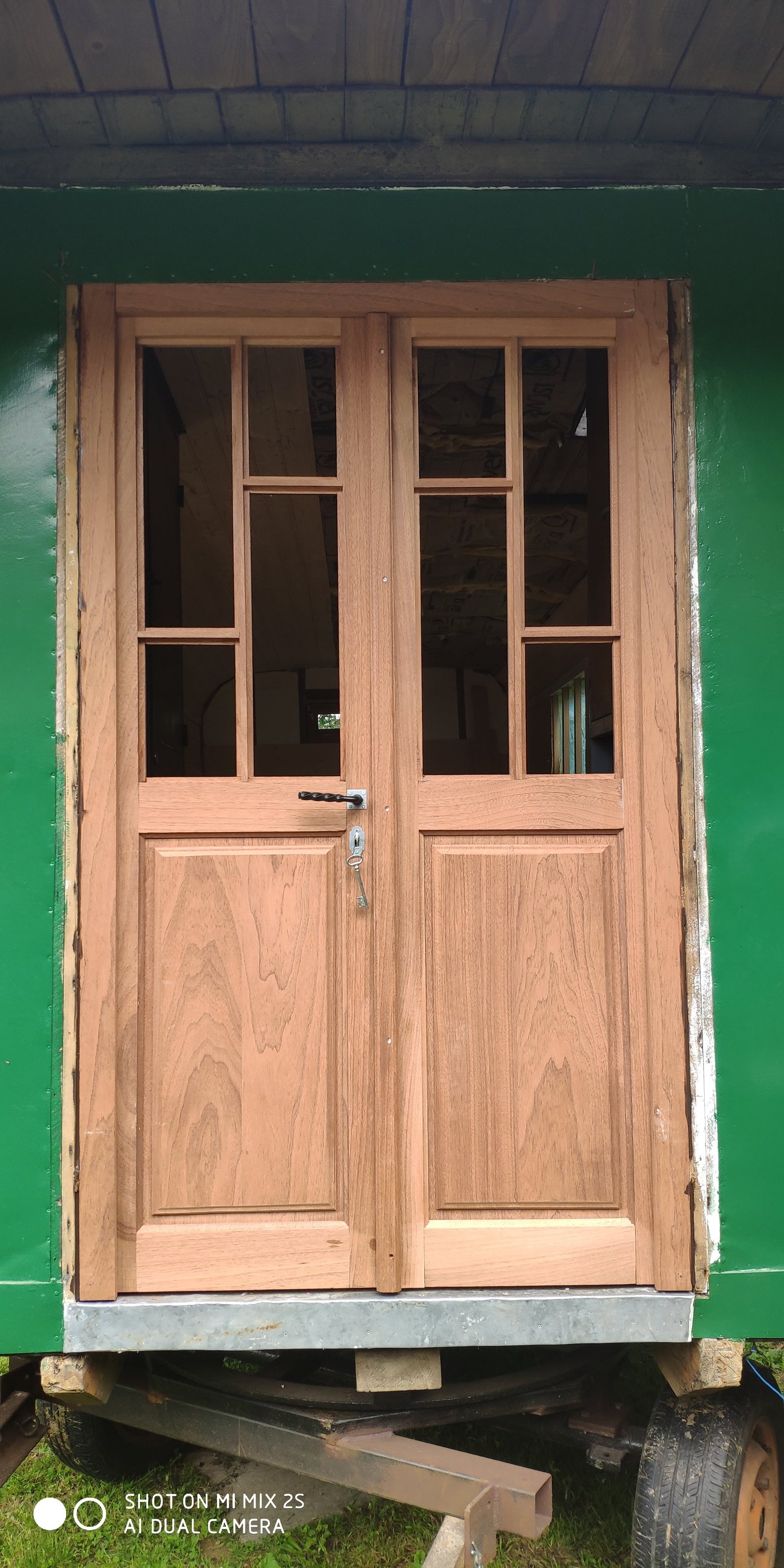 Fabrication porte massif bois exotique roulotte